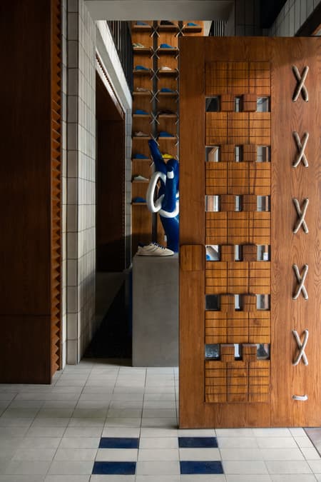 Gully Labs Sneaker Store